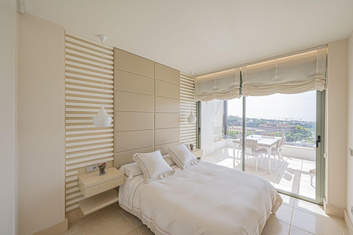 Apartment for Sale in Benahavís