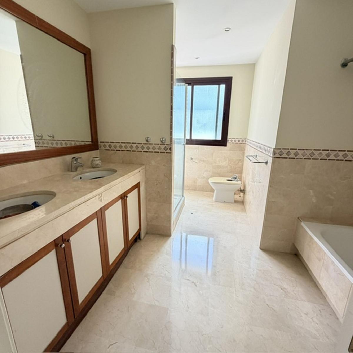 Penthouse for Sale in Benahavís
