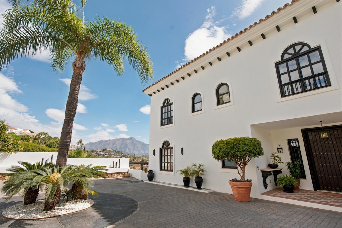 Villa for Sale in Benahavís