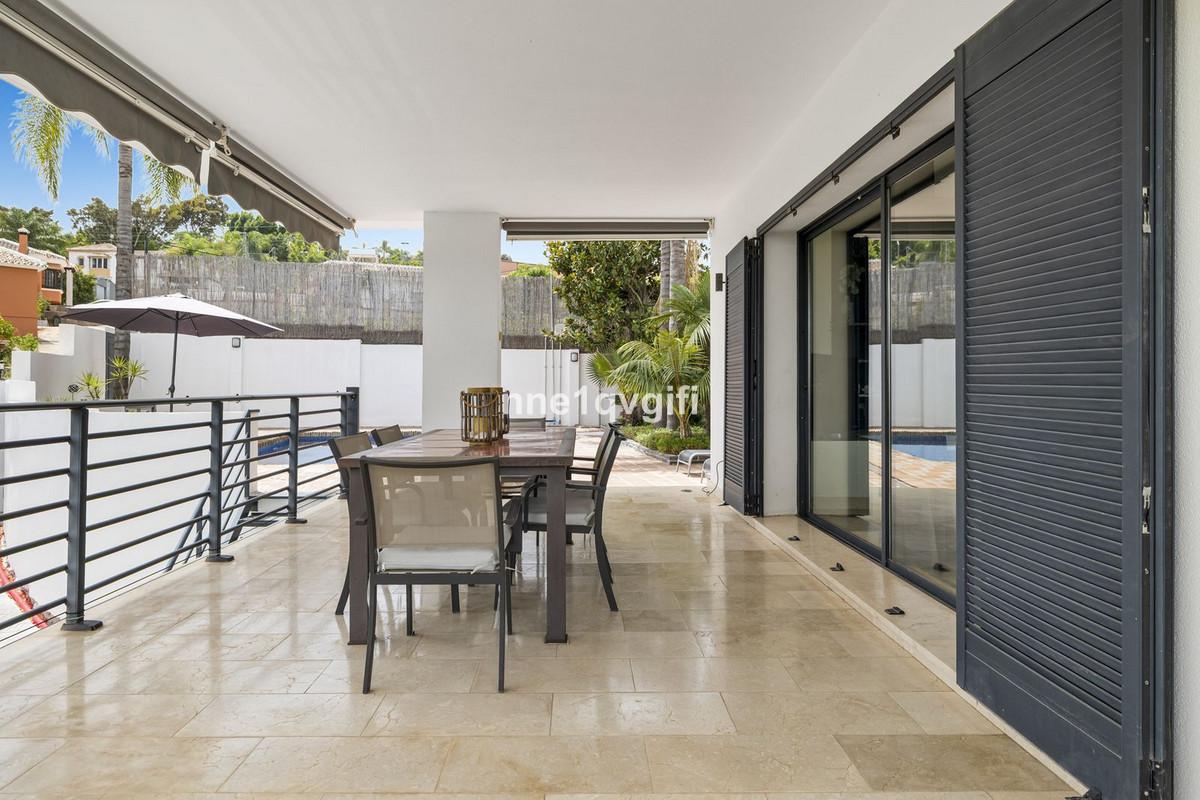 Villa for Sale in Coín
