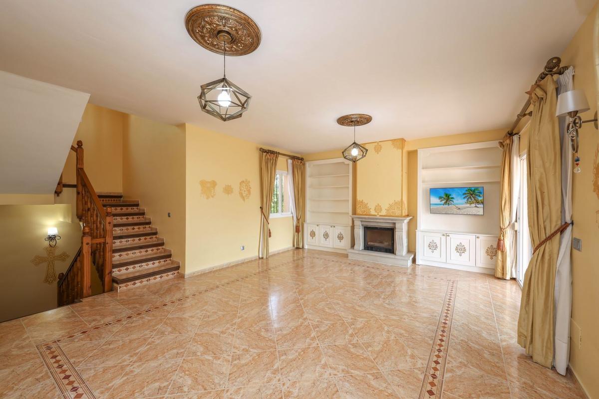 Villa for Sale in Coín