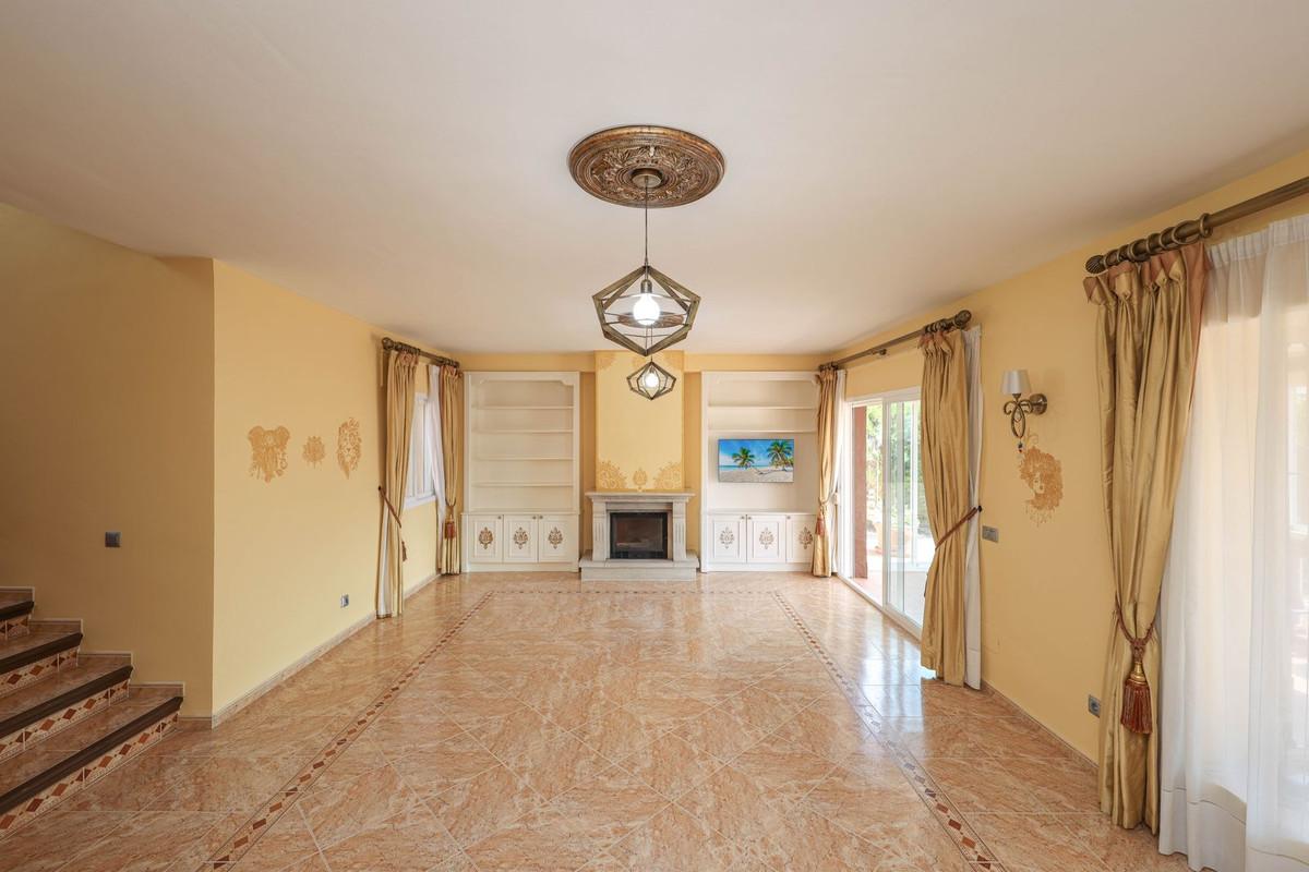 Villa for Sale in Coín