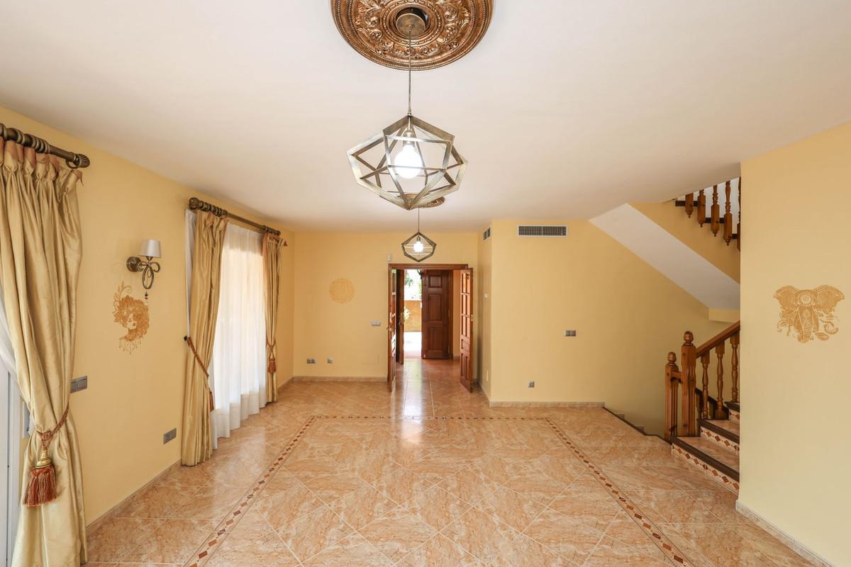Villa for Sale in Coín