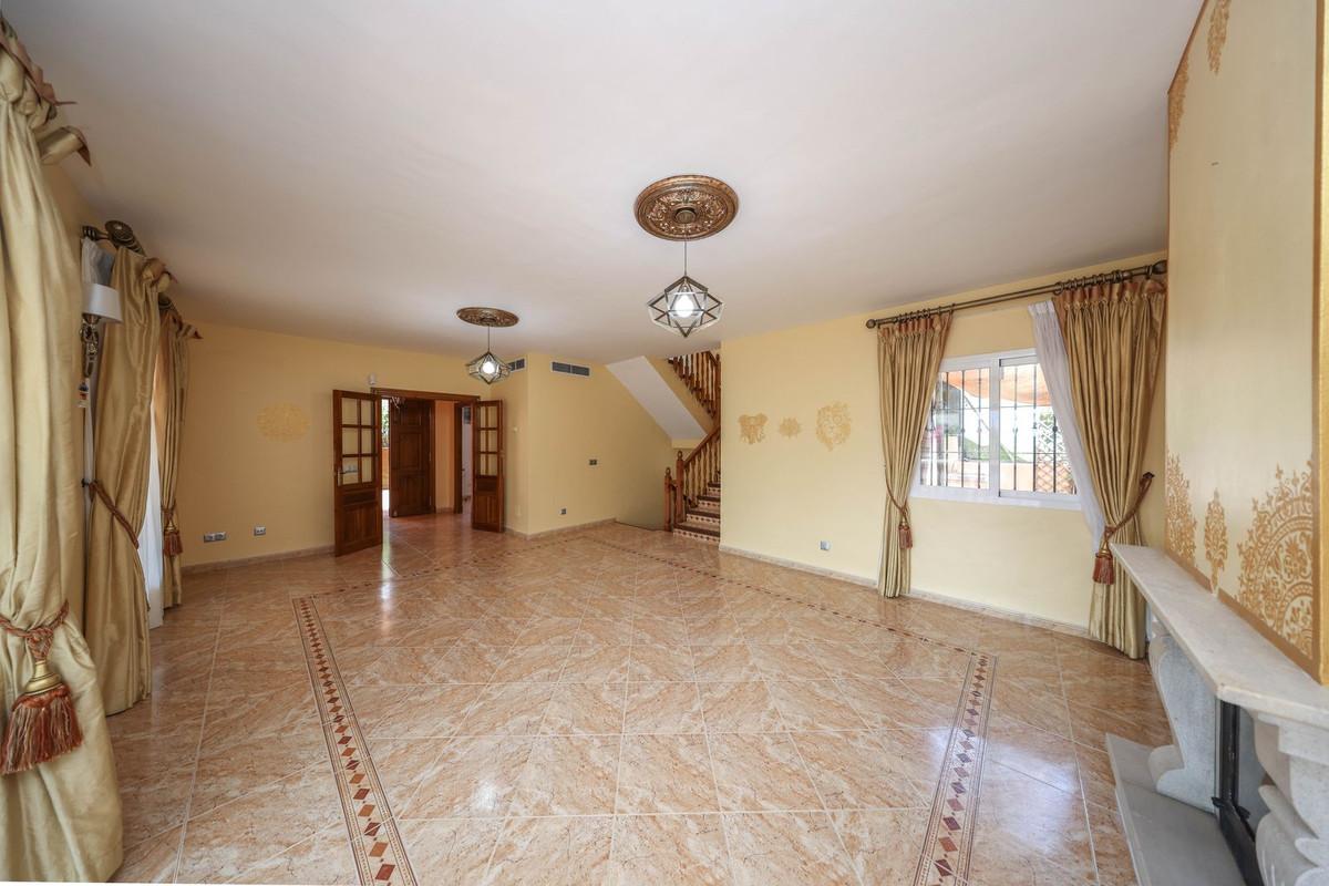 Villa for Sale in Coín