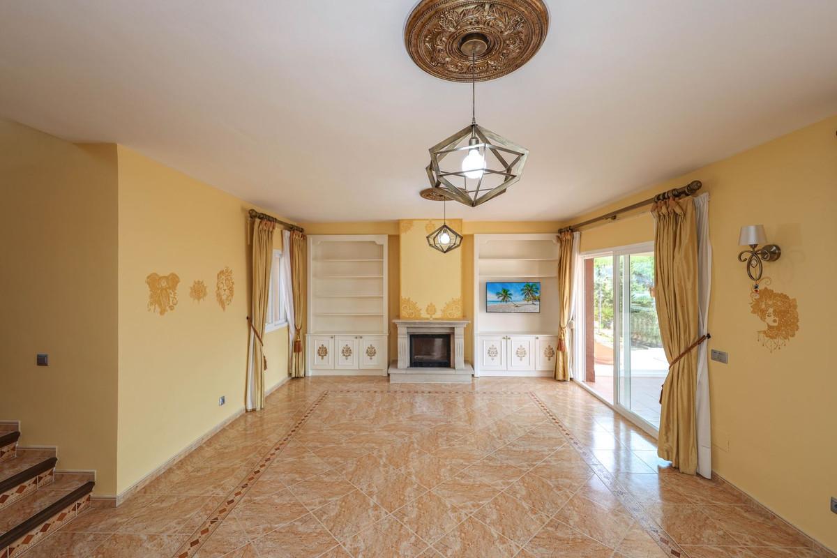 Villa for Sale in Coín