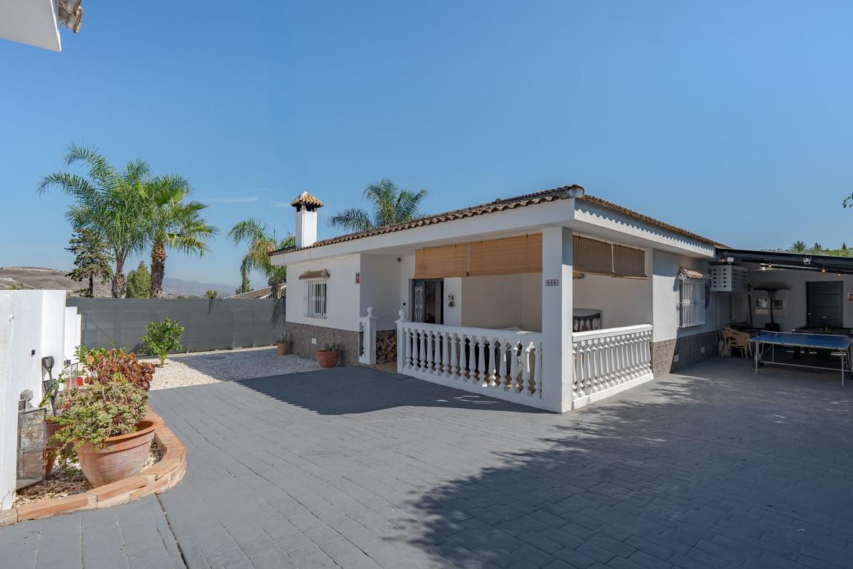 Villa en Venta en Coín