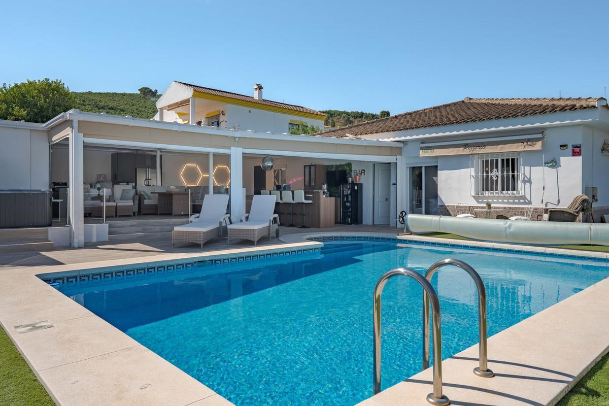Villa en Venta en Coín