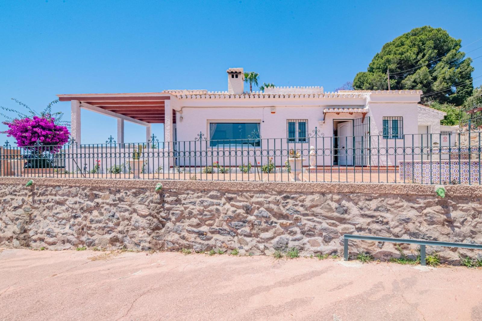 Chalet for Sale in Almuñécar