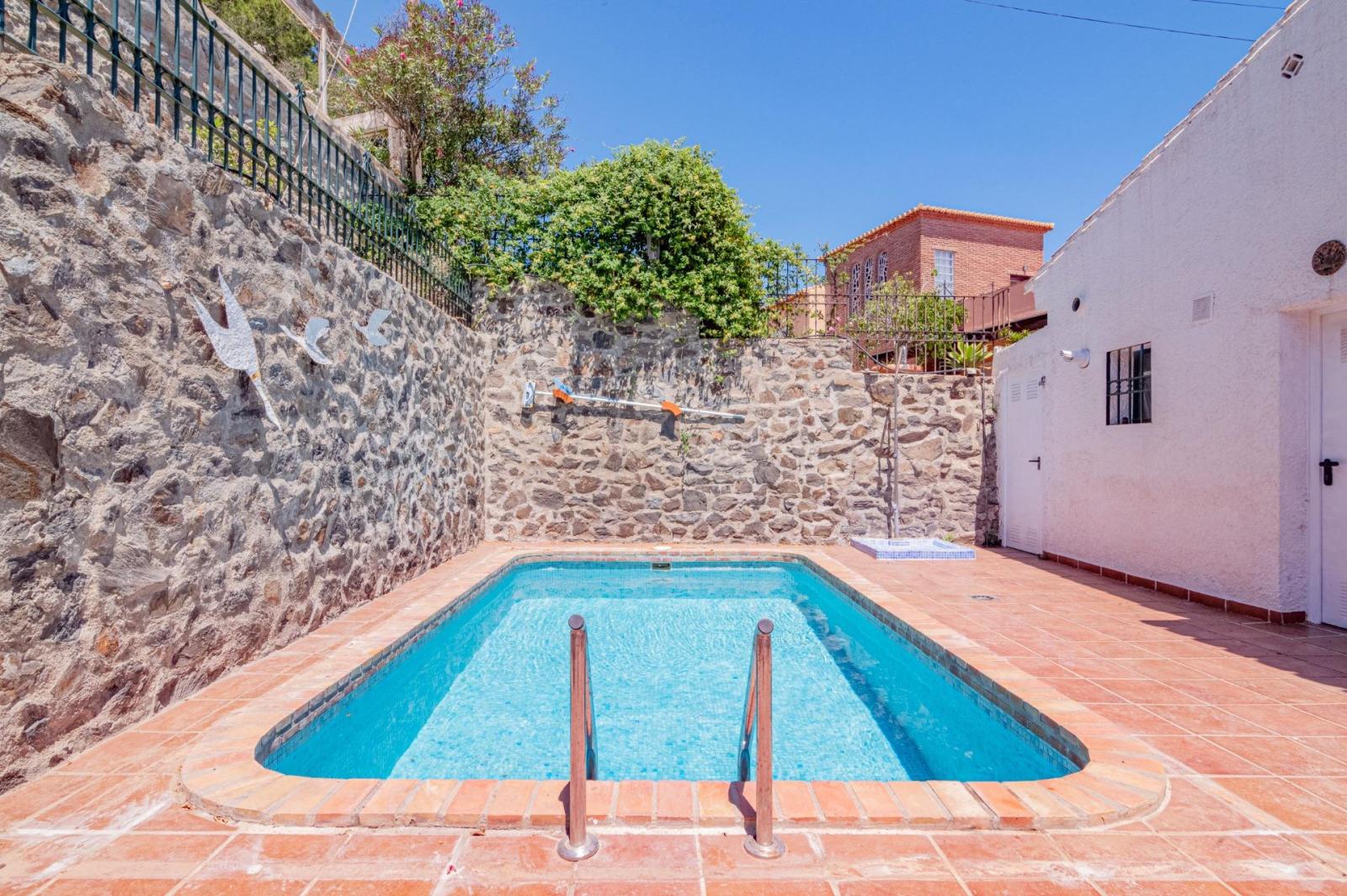 Chalet for Sale in Almuñécar