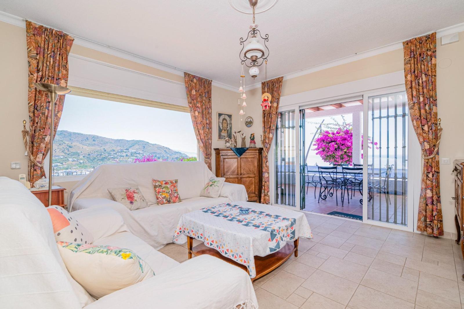Chalet for Sale in Almuñécar