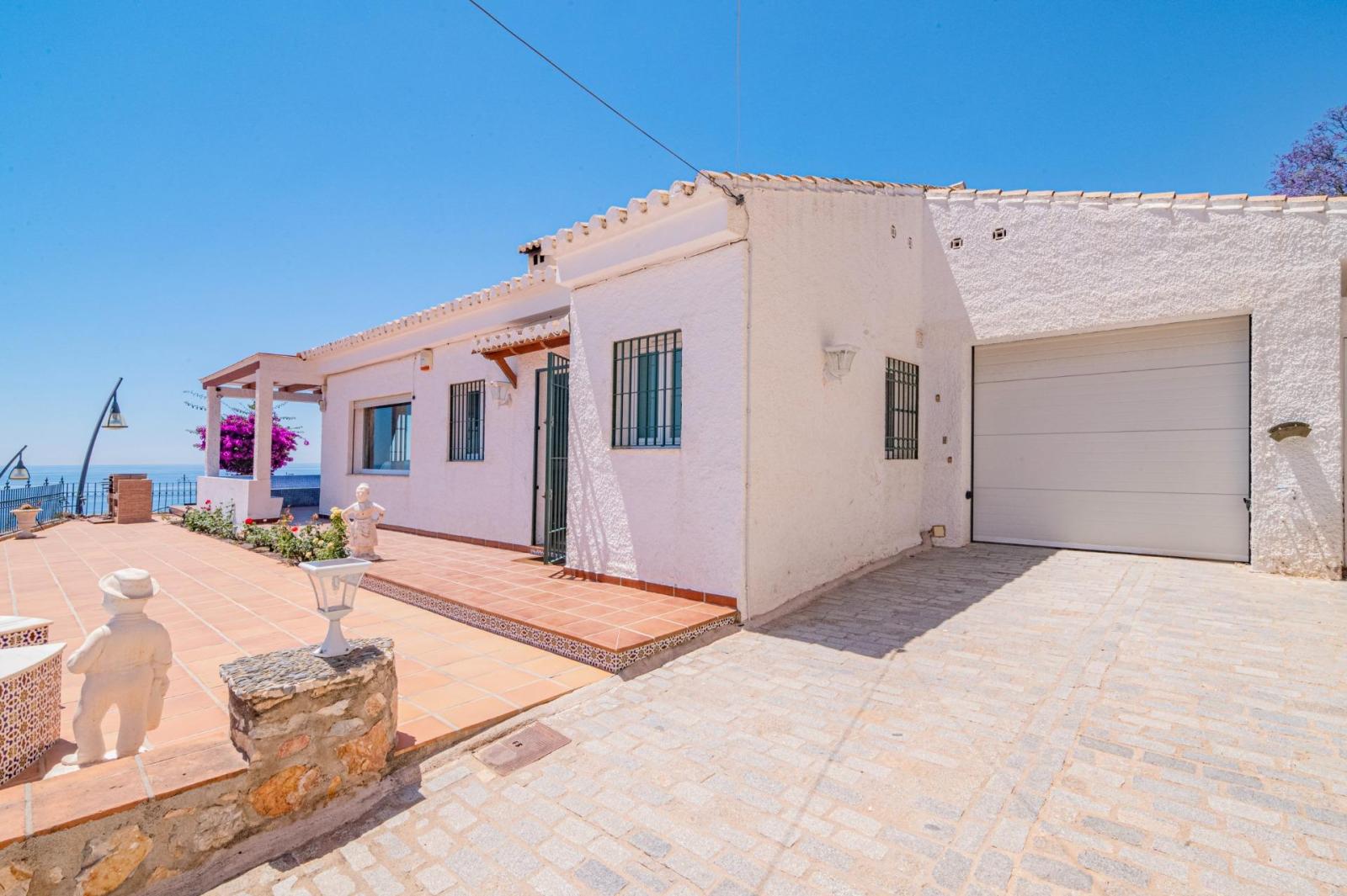 Chalet for Sale in Almuñécar