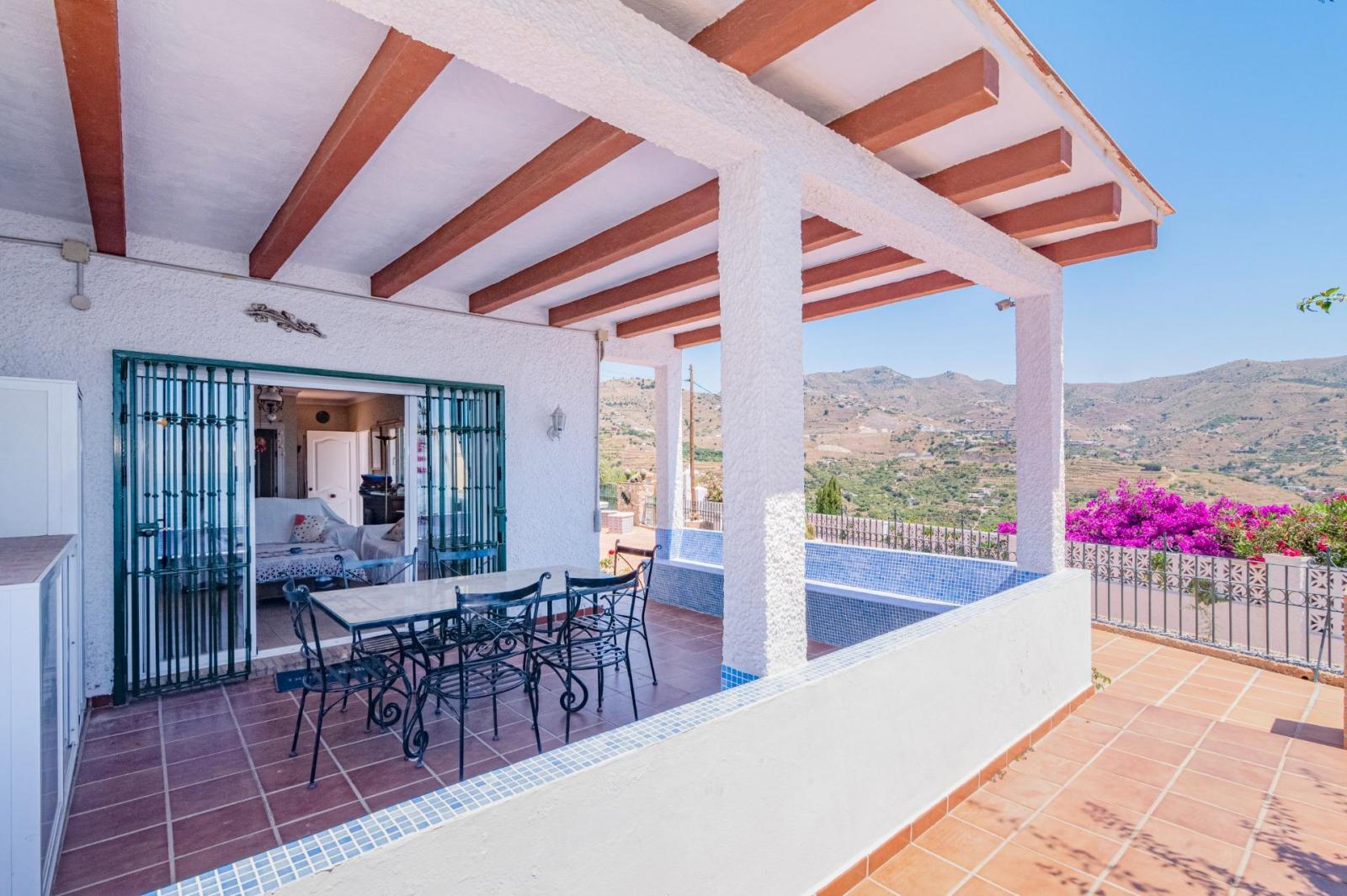 Chalet for Sale in Almuñécar