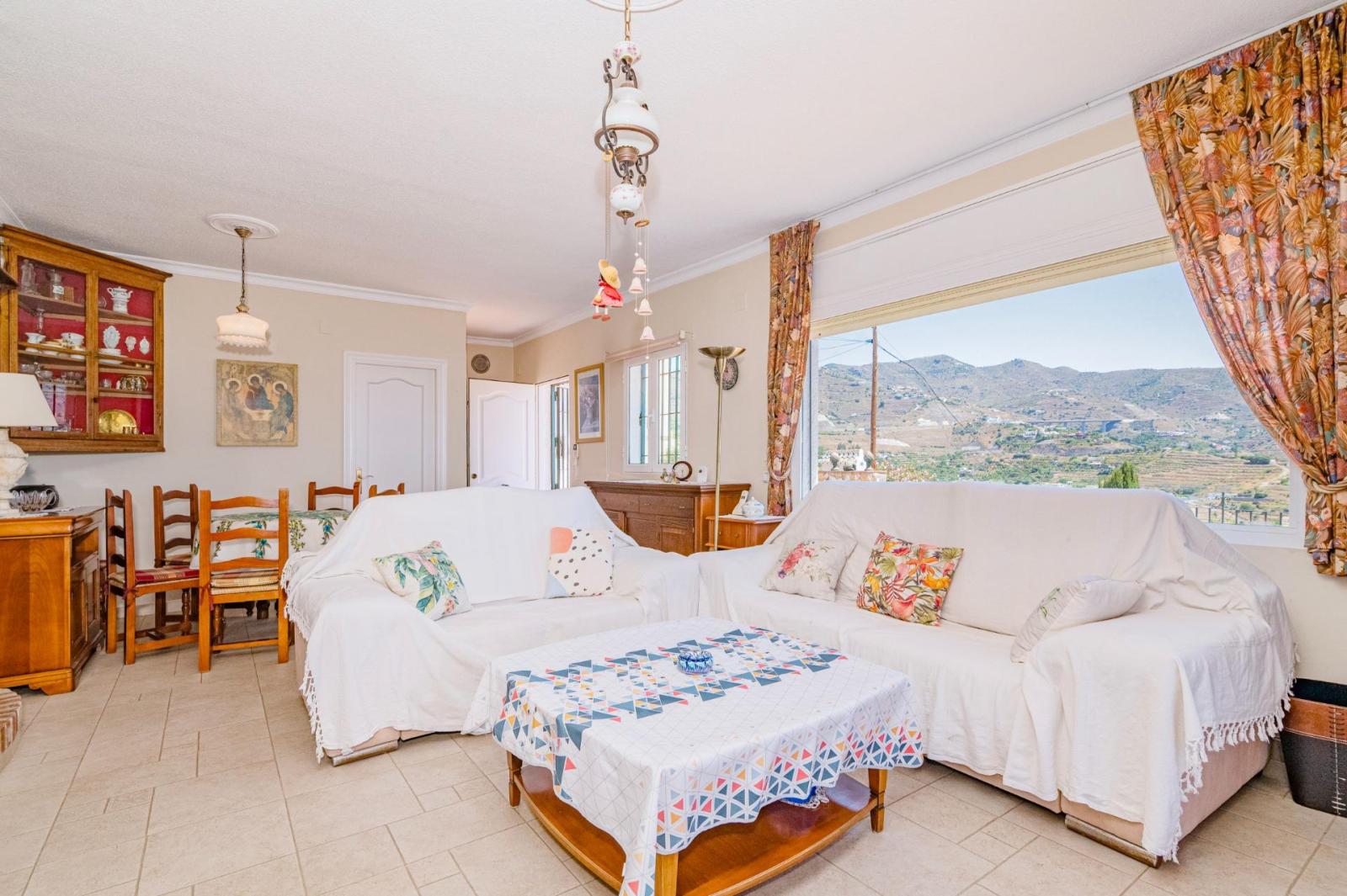 Chalet for Sale in Almuñécar