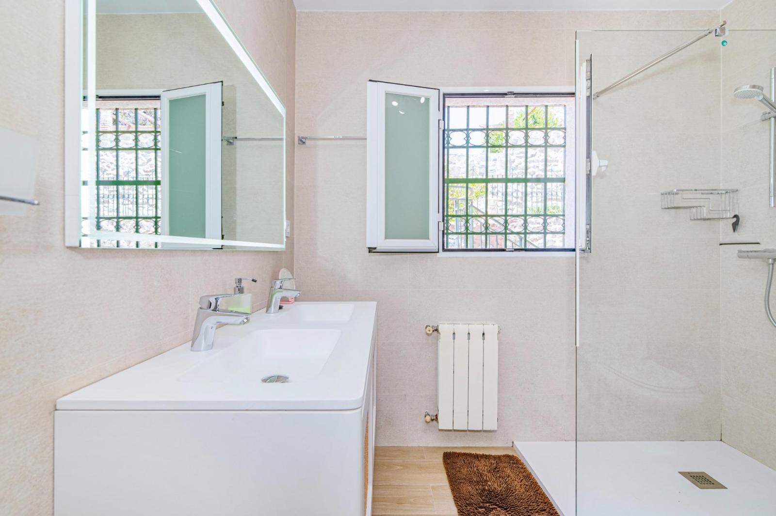 Chalet for Sale in Almuñécar