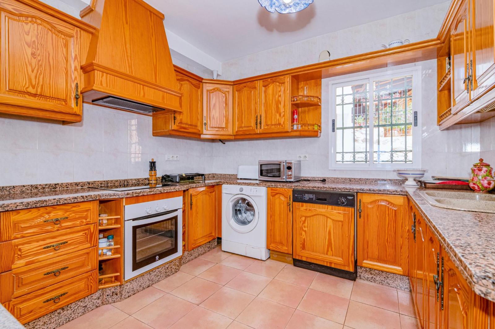 Chalet for Sale in Almuñécar
