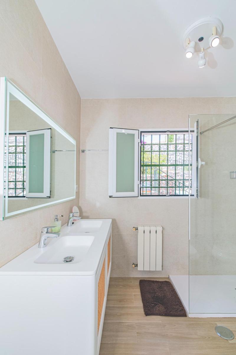 Chalet for Sale in Almuñécar