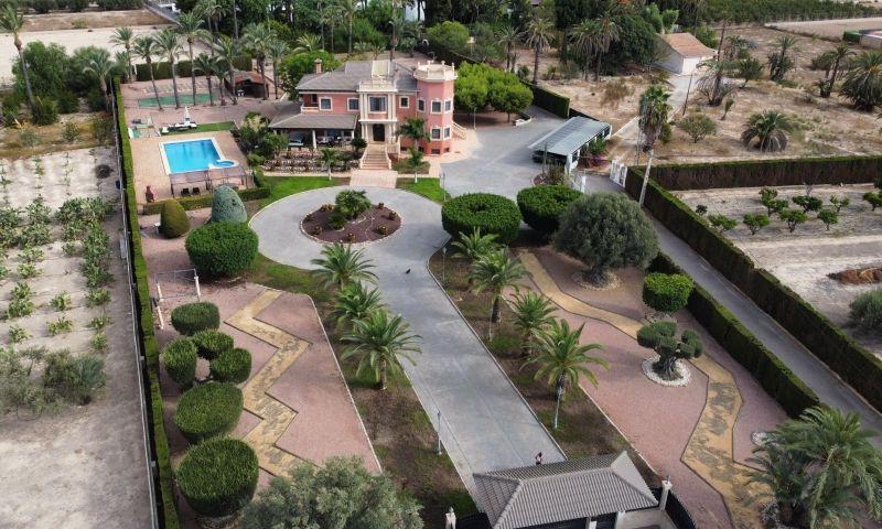 Villa for Sale in Elche