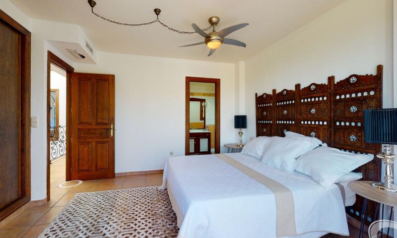 Villa for Sale in Elche