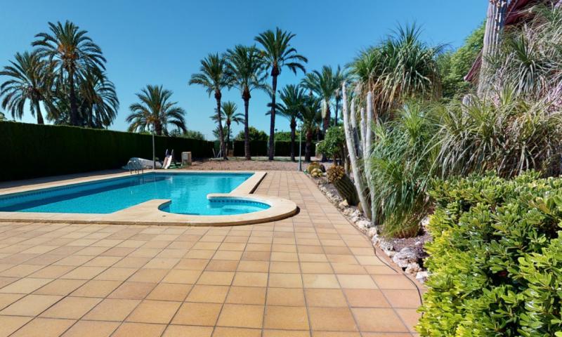 Villa for Sale in Elche