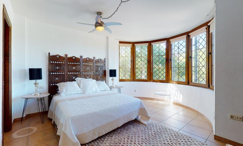 Villa for Sale in Elche