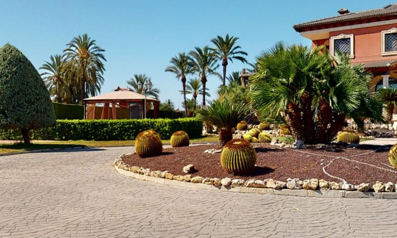 Villa for Sale in Elche