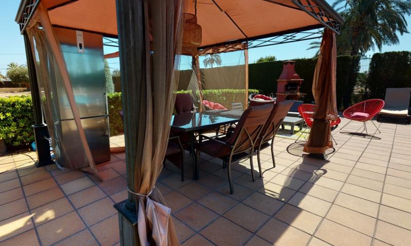 Villa for Sale in Elche