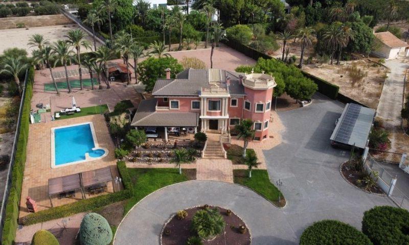 Villa for Sale in Elche