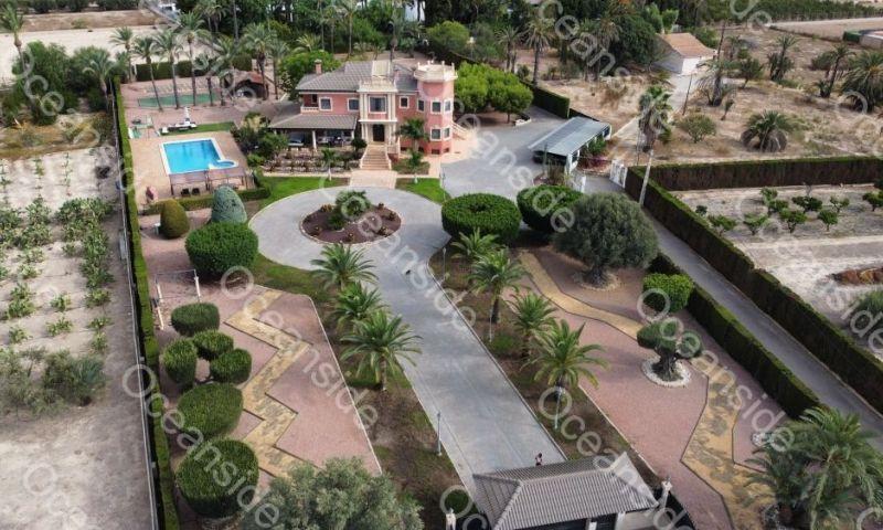 Villa for Sale in Elche