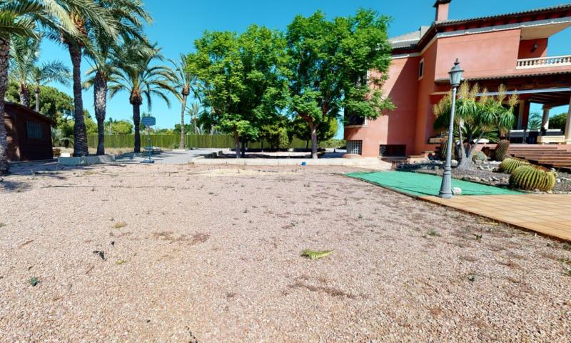 Villa for Sale in Elche