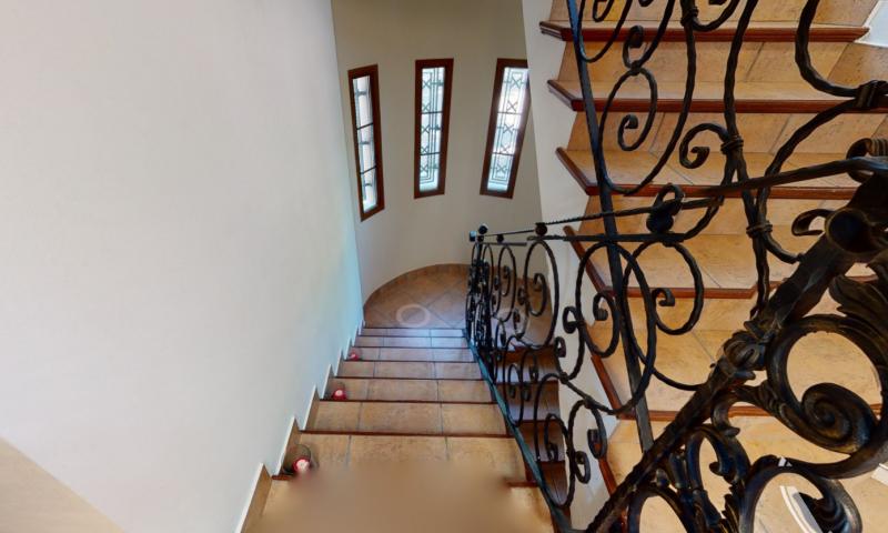 Villa for Sale in Elche