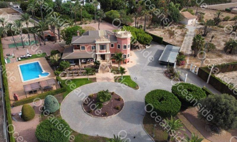 Villa for Sale in Elche