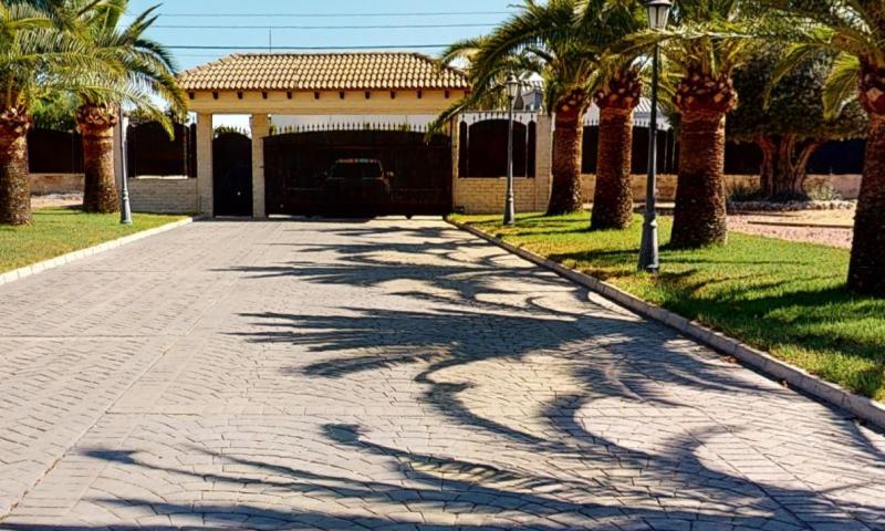 Villa for Sale in Elche