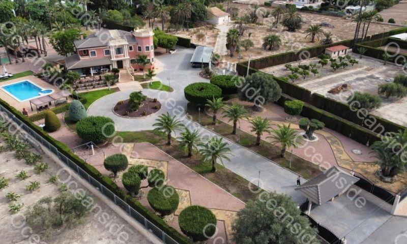 Villa for Sale in Elche