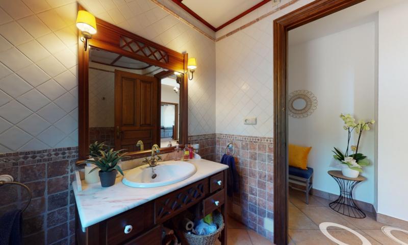 Villa for Sale in Elche
