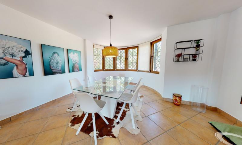 Villa for Sale in Elche