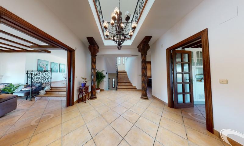Villa for Sale in Elche