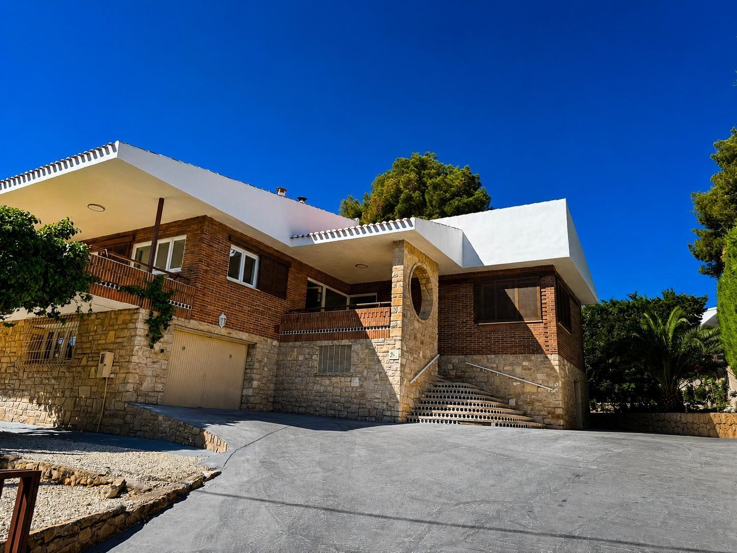 Villa for Sale in La Nucia