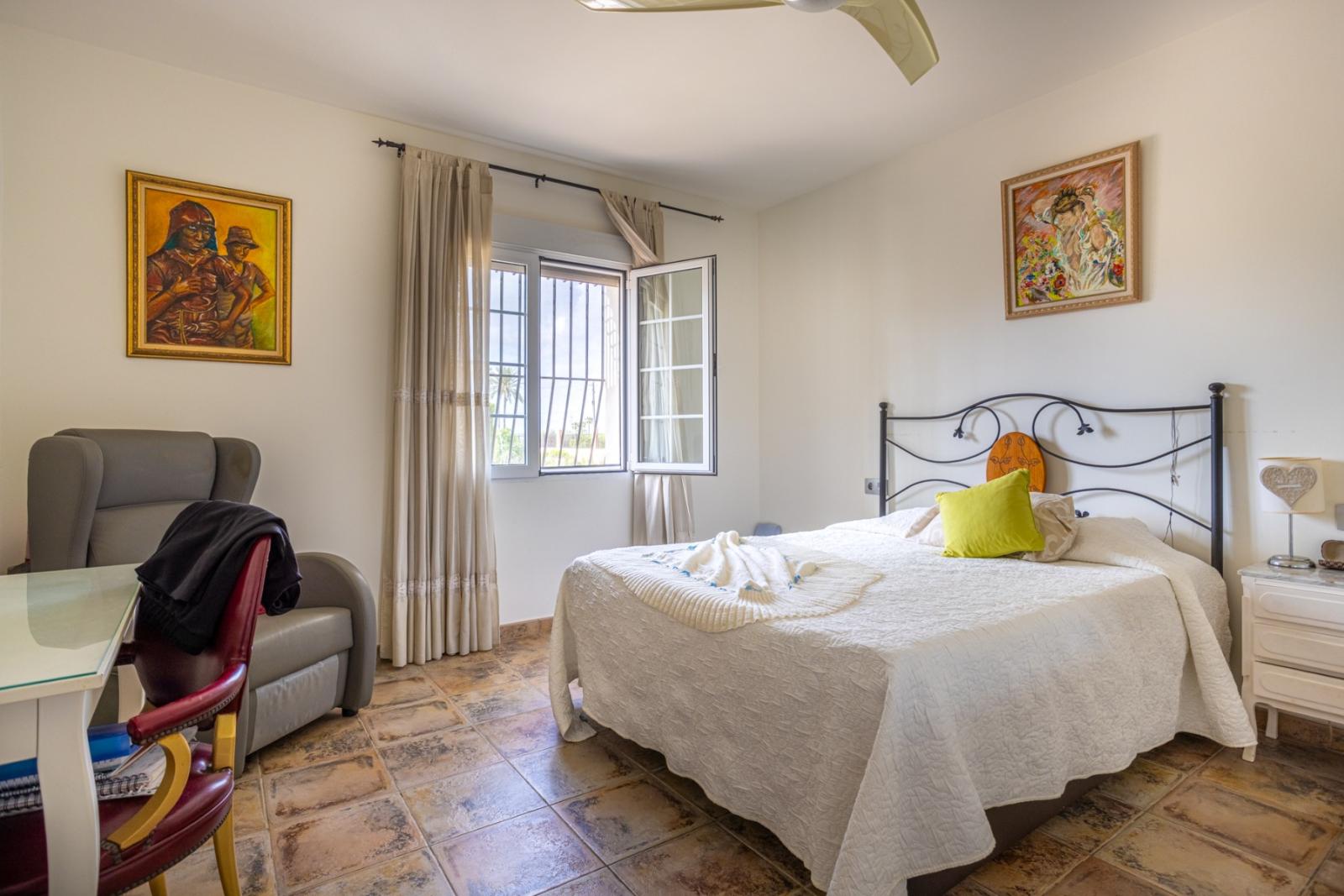 Villa for Sale in Elche