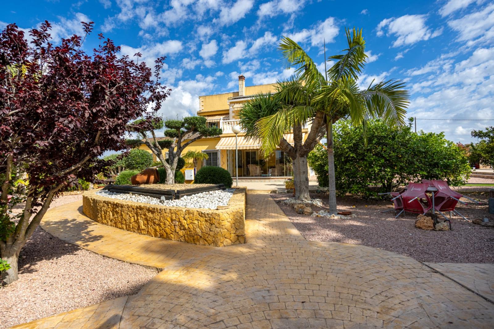 Villa for Sale in Elche