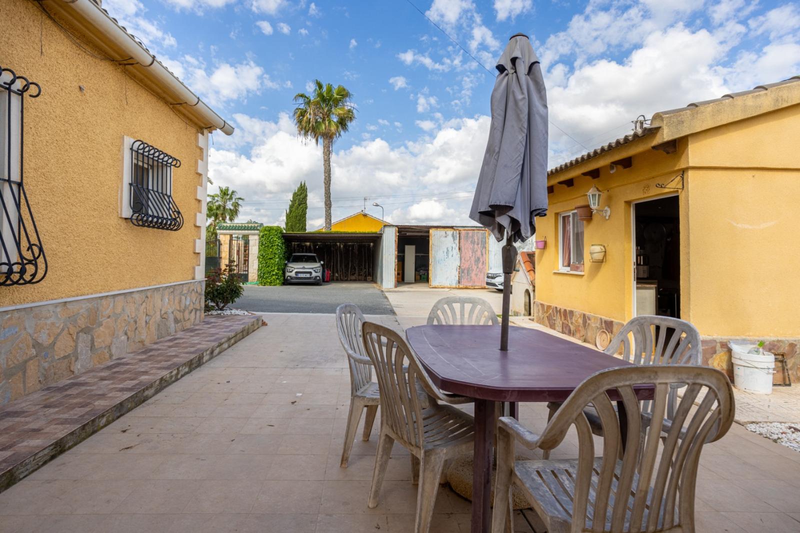 Villa for Sale in Elche