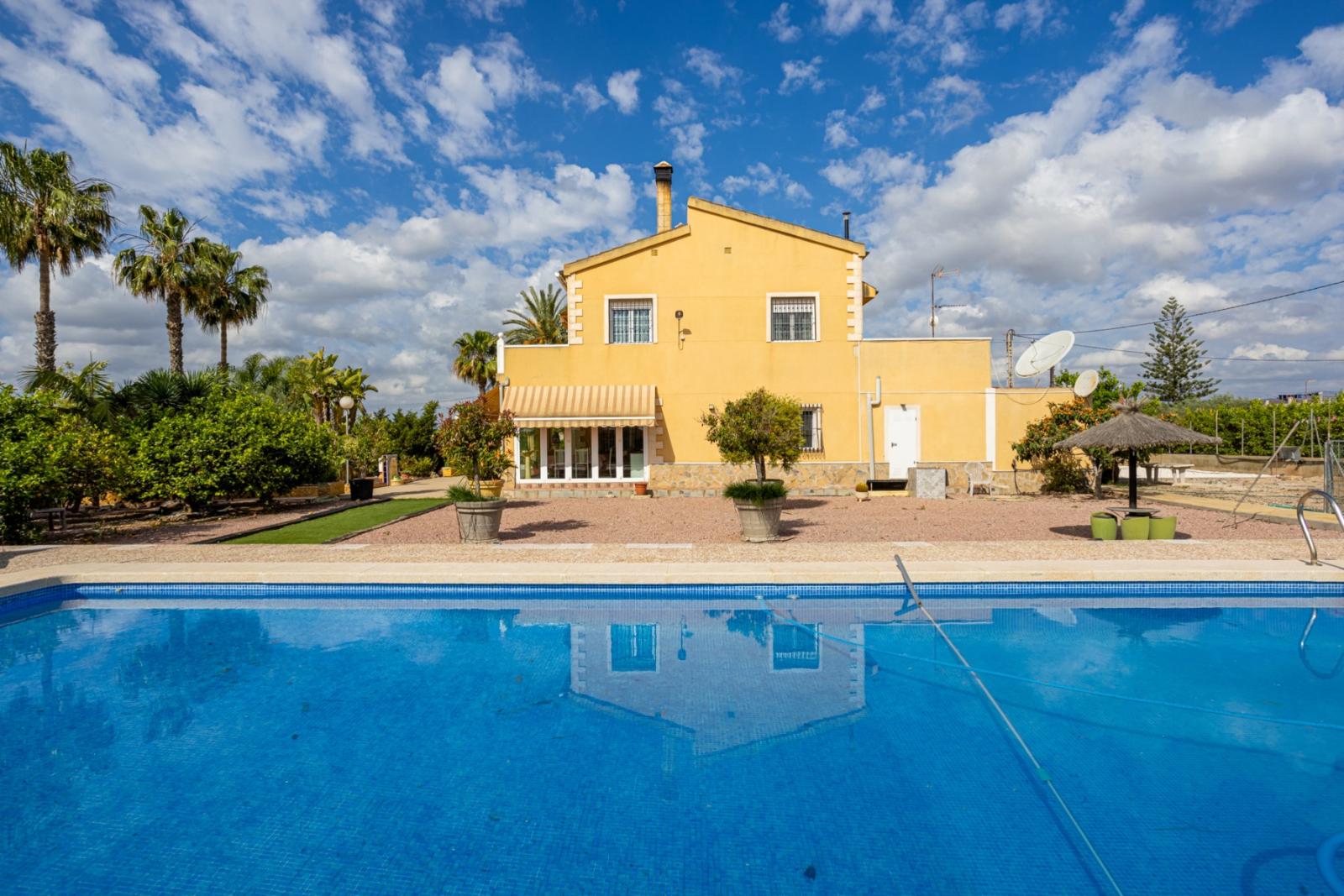 Villa for Sale in Elche
