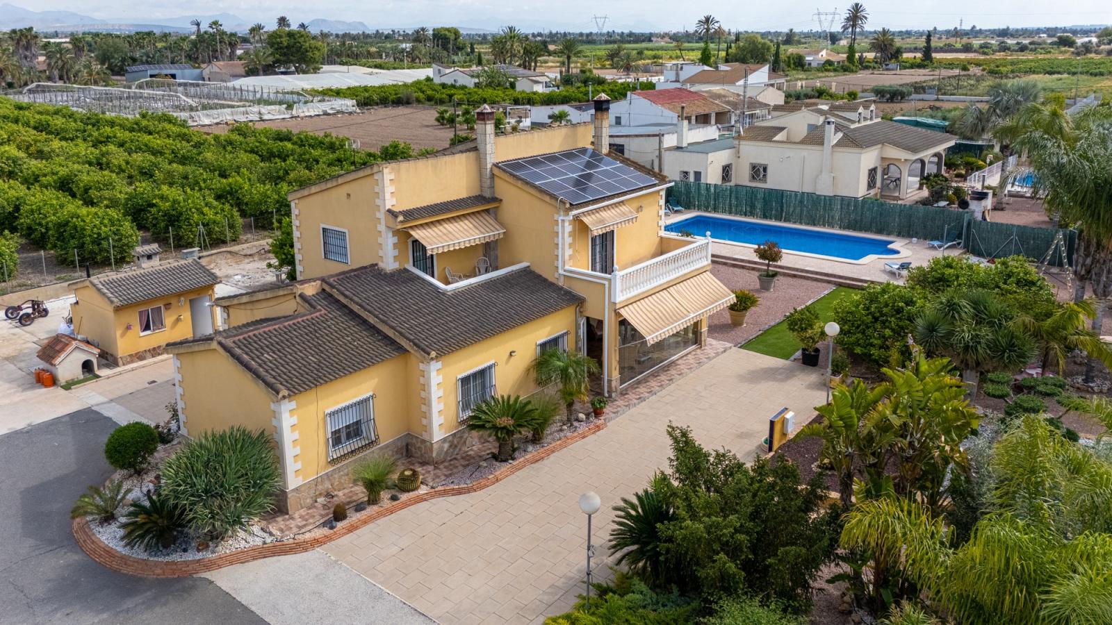 Villa for Sale in Elche