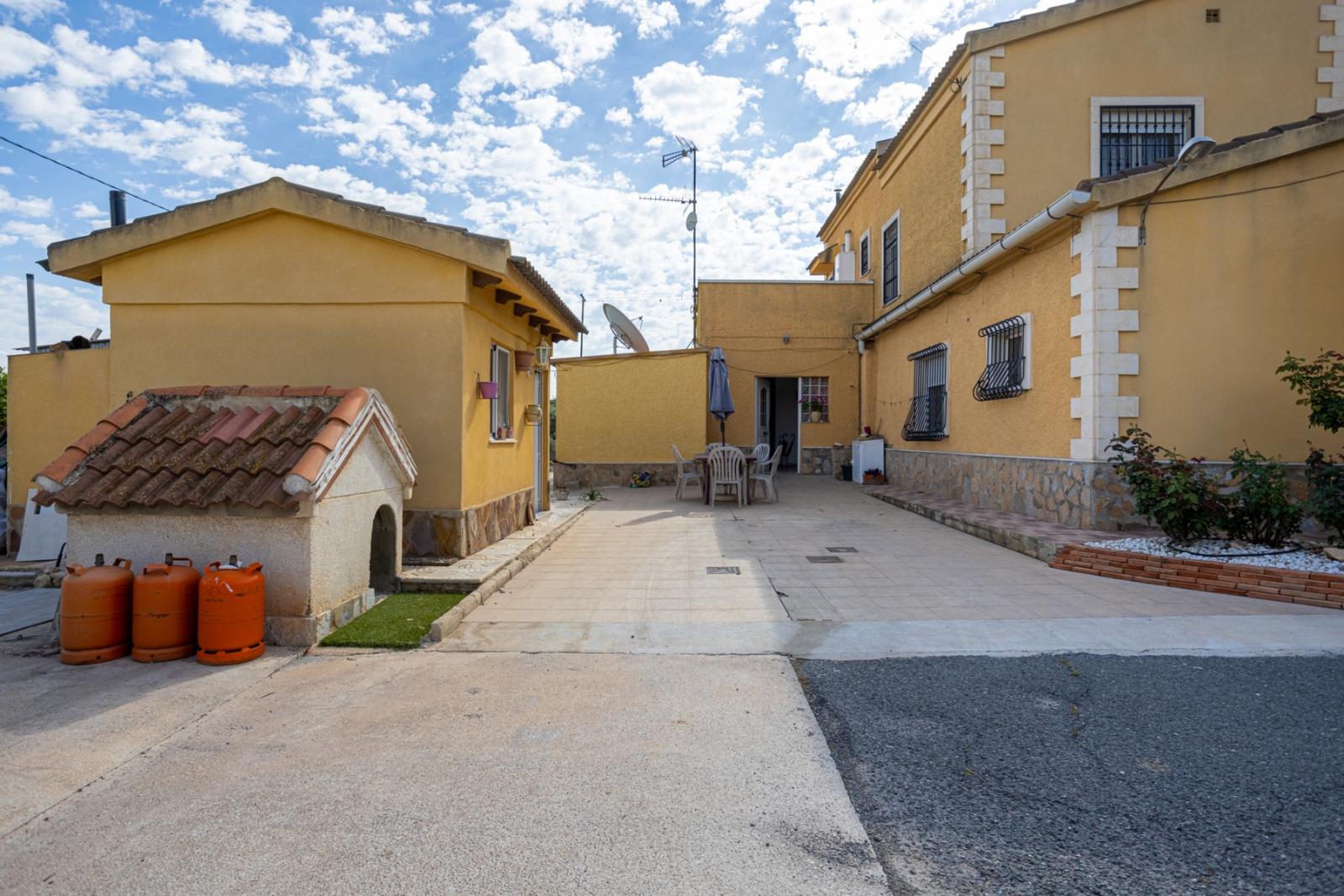 Villa for Sale in Elche