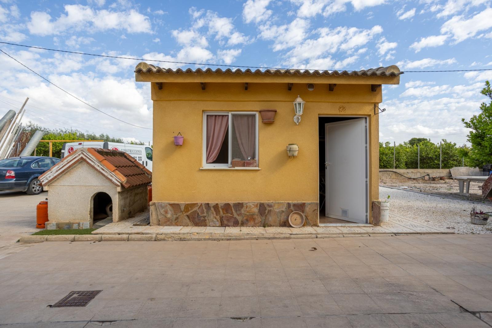 Villa for Sale in Elche
