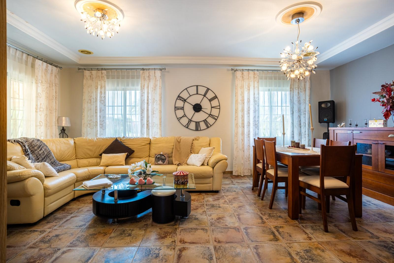 Villa for Sale in Elche