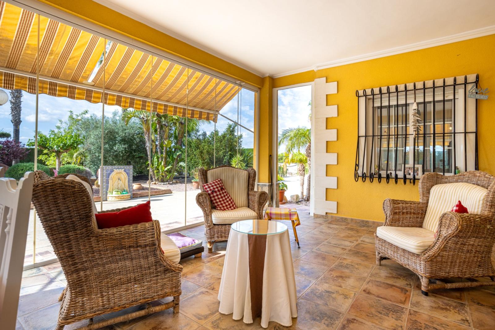 Villa for Sale in Elche