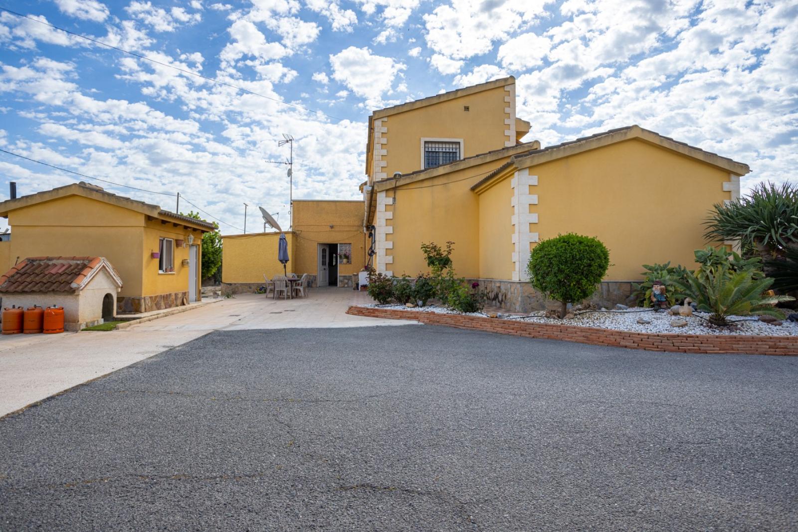 Villa for Sale in Elche