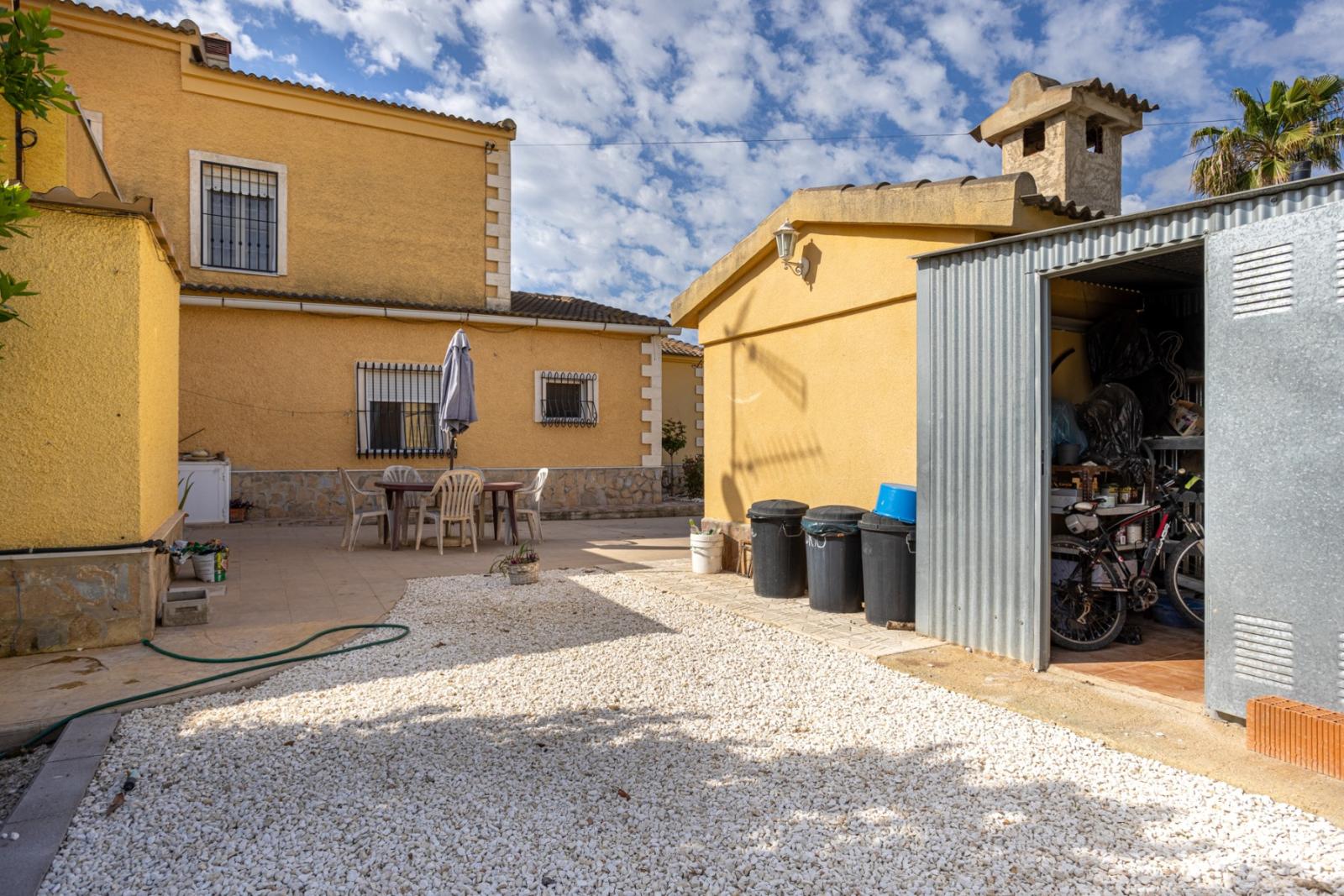 Villa for Sale in Elche