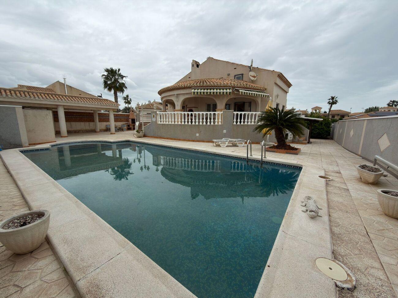 Villa en Venta en Orihuela
