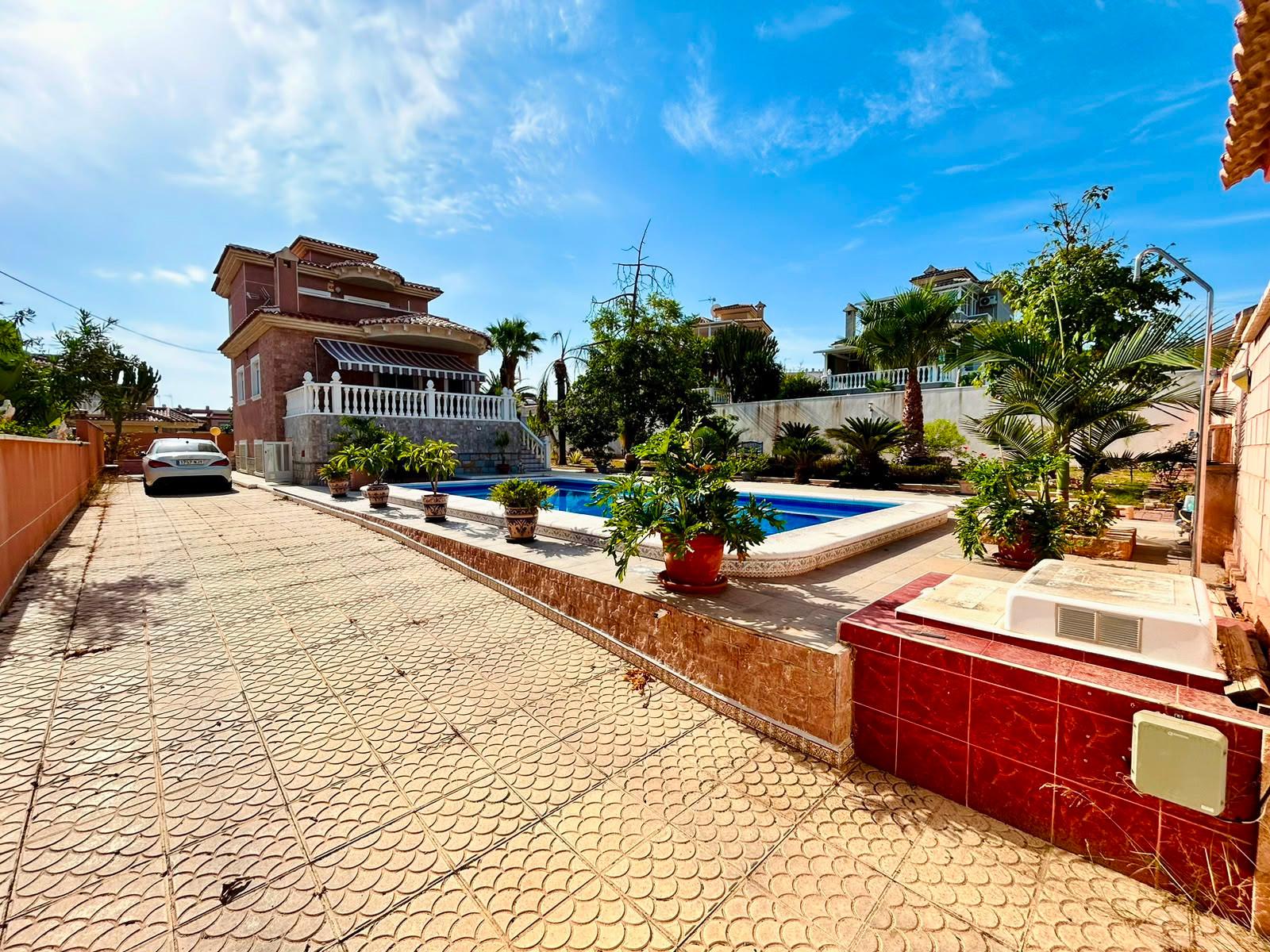 Villa for Sale in Orihuela